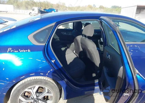 2021 Kia Forte Lxs из США, поврежденный, VIN 3KPF24AD0ME360234